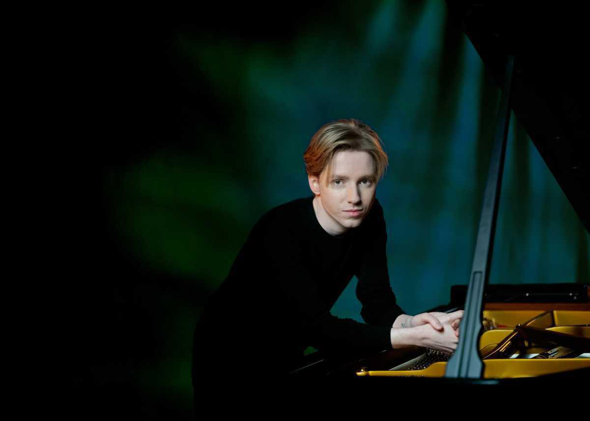 Julius Asal con l'Orchestra del Teatro Comunale di Bologna diretta da Andrey Boreyko