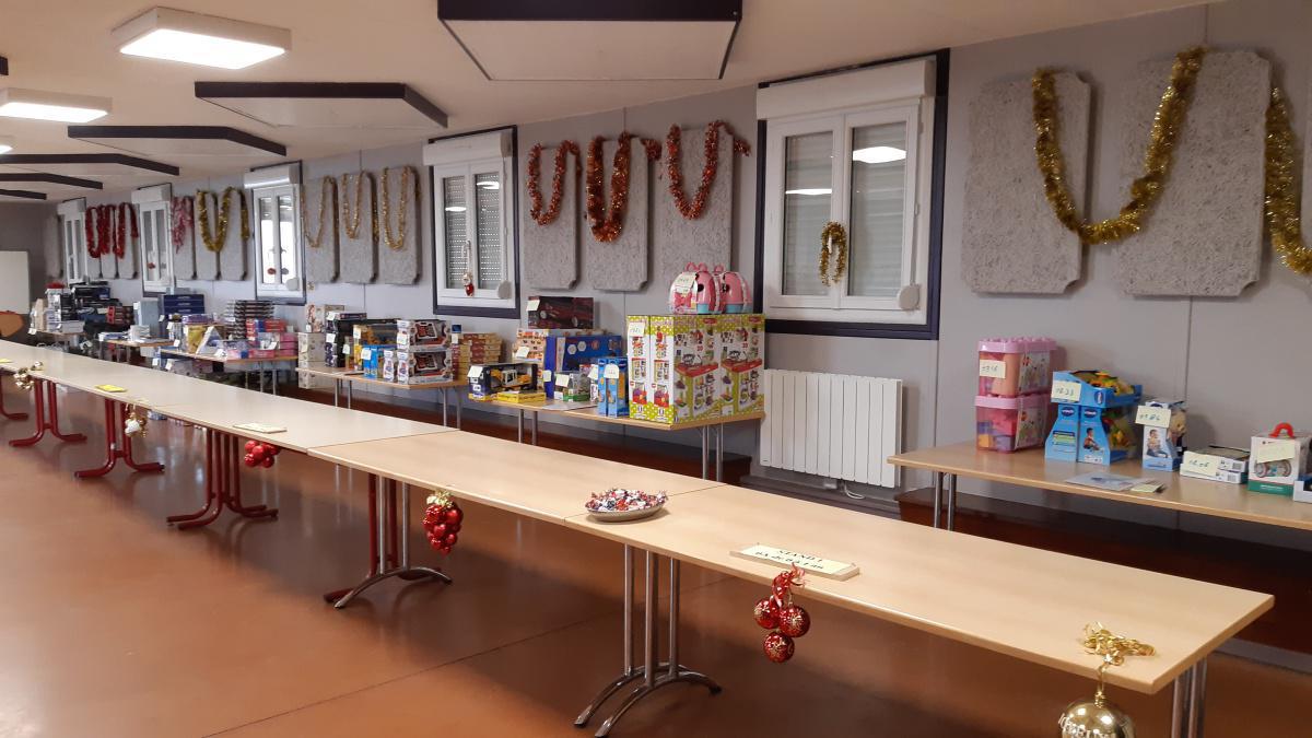 Distribution cadeaux des enfants et colis des salariés Distribution cadeaux des enfants et colis des salariés