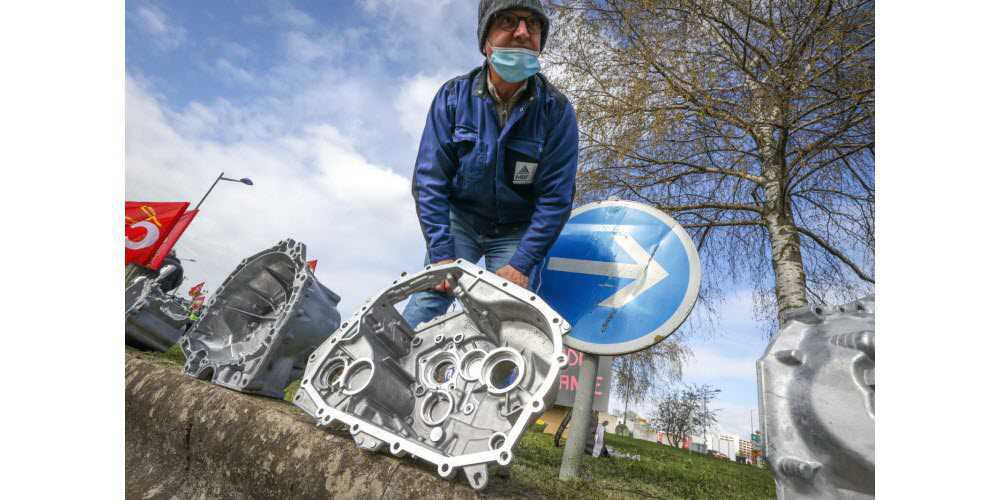 150 salariés d’un sous-traitant automobile jurassien manifestent devant Stellantis 150 salariés d’un sous-traitant automobile jurassien manifestent devant Stellantis