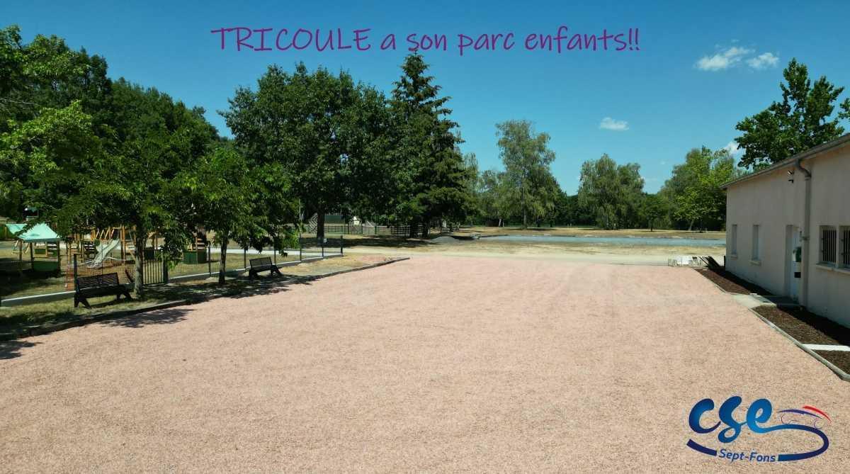 TRICOULE a son parc enfants !!