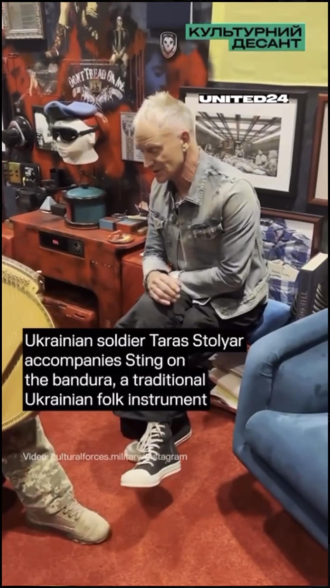 ستينغ يغني مع جندي أوكراني ستينغ يغني مع جندي أوكراني