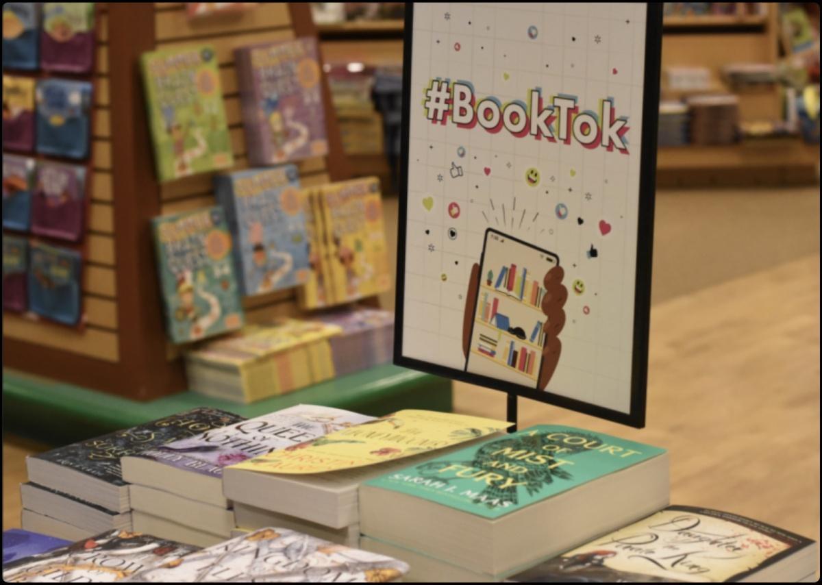 الكتب في عين العاصفة: صراع ثقافي يشعل منصات التواصل الاجتماعي في أمريكا الكتب في عين العاصفة: صراع ثقافي يشعل منصات التواصل الاجتماعي في أمريكا