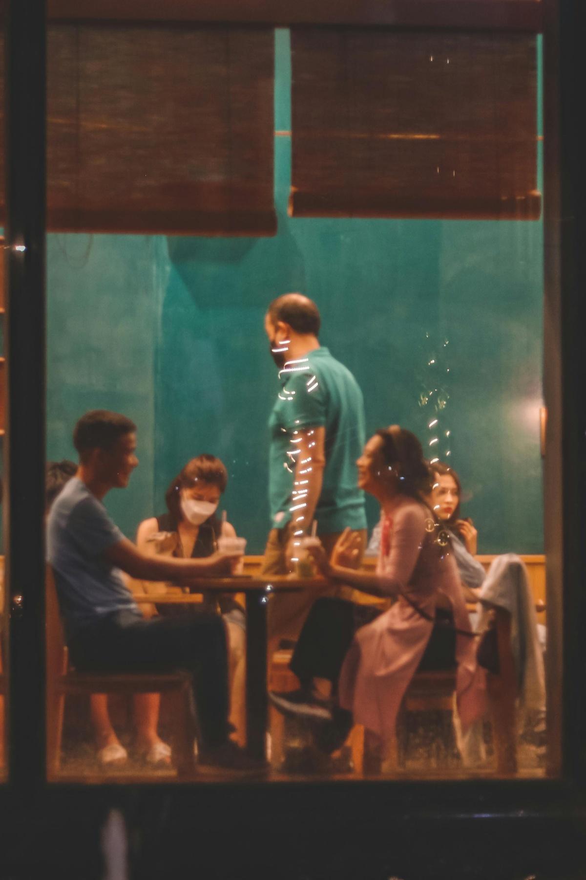 فن المحادثة: كيف نرتقي بتواصلنا اليومي فن المحادثة: كيف نرتقي بتواصلنا اليومي