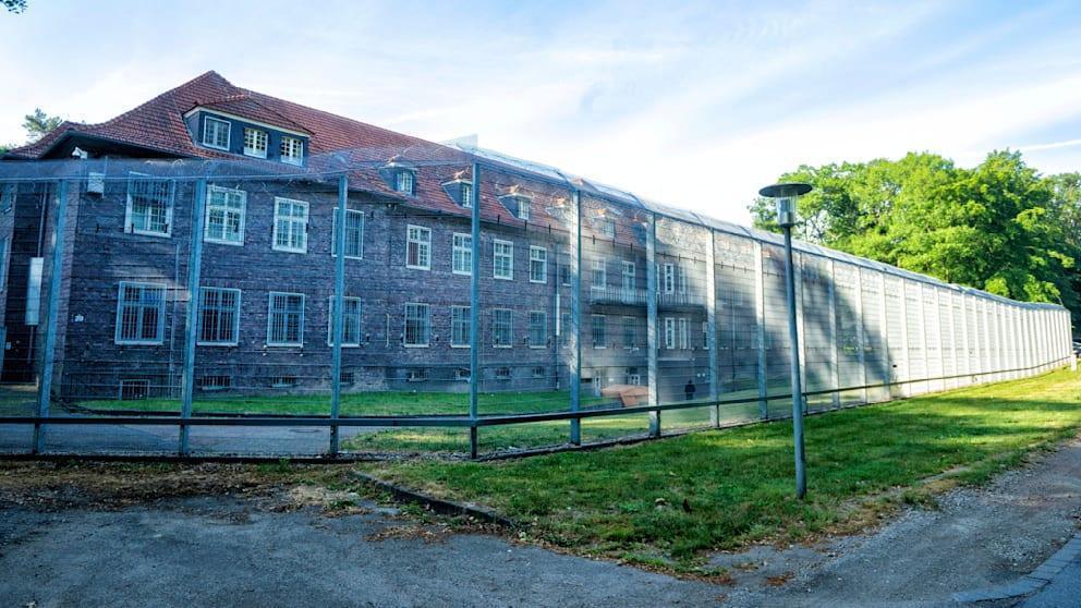 قصة تتحول إلى فيلم رعب: مرضى يشعلون النار ويحتجزون رهائن في مصحة نفسية ألمانية! قصة تتحول إلى فيلم رعب: مرضى يشعلون النار ويحتجزون رهائن في مصحة نفسية ألمانية!