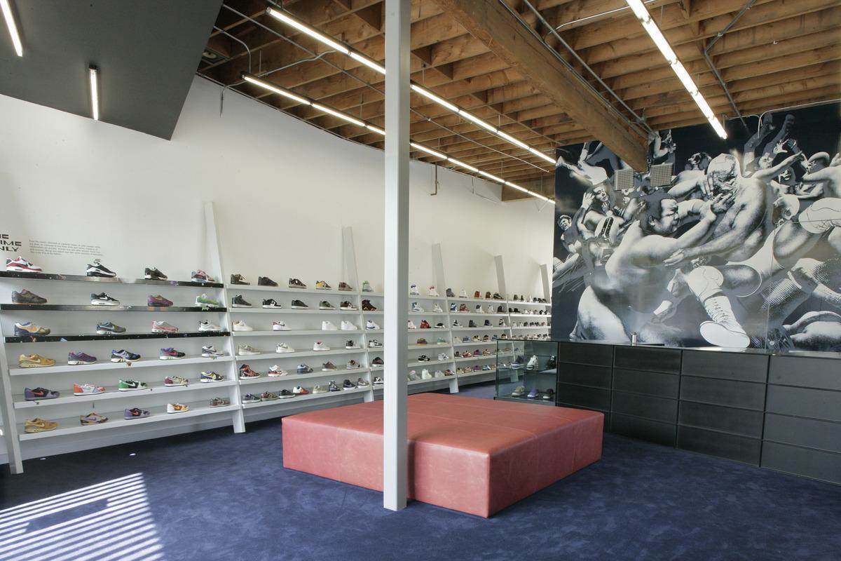 UNDEFEATED LOS ANGELES - SILVER LAKE UNDEFEATED LOS ANGELES - SILVER LAKE