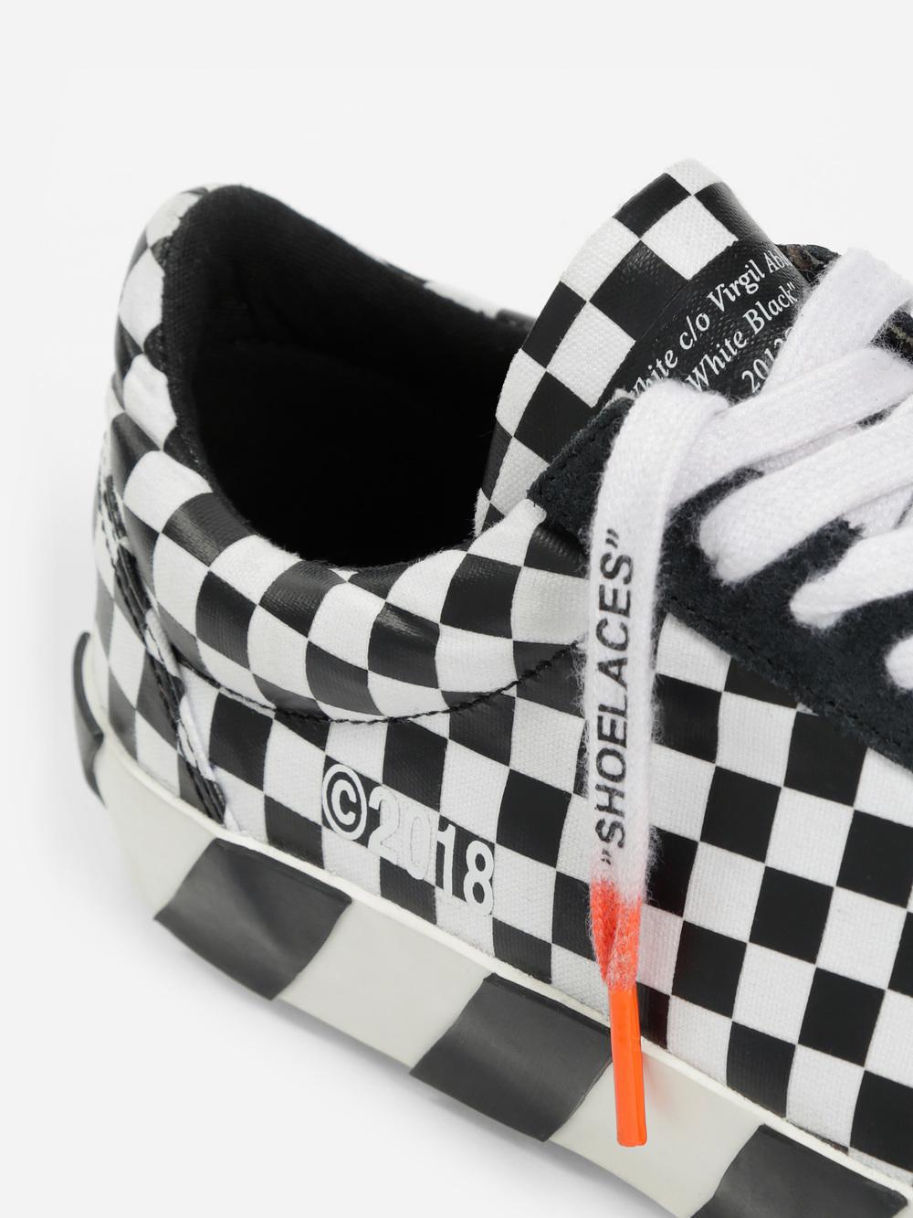 OFF-WHITE “Low Top Sneakers”