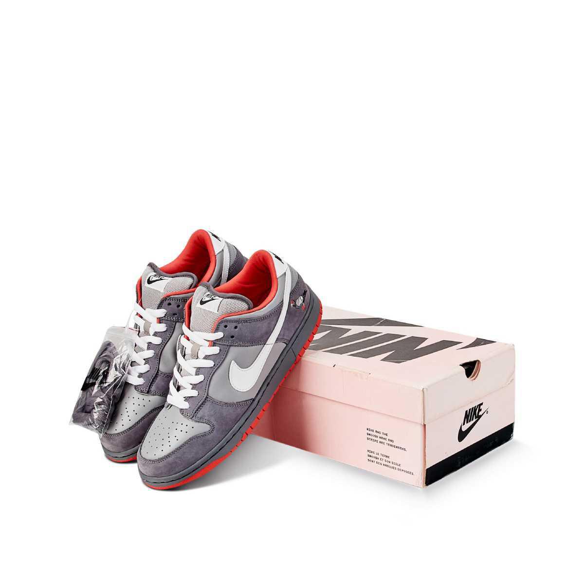 NIKE SB Dunk Low x Staple NYC Pigeon NIKE SB Dunk Low x Staple NYC Pigeon