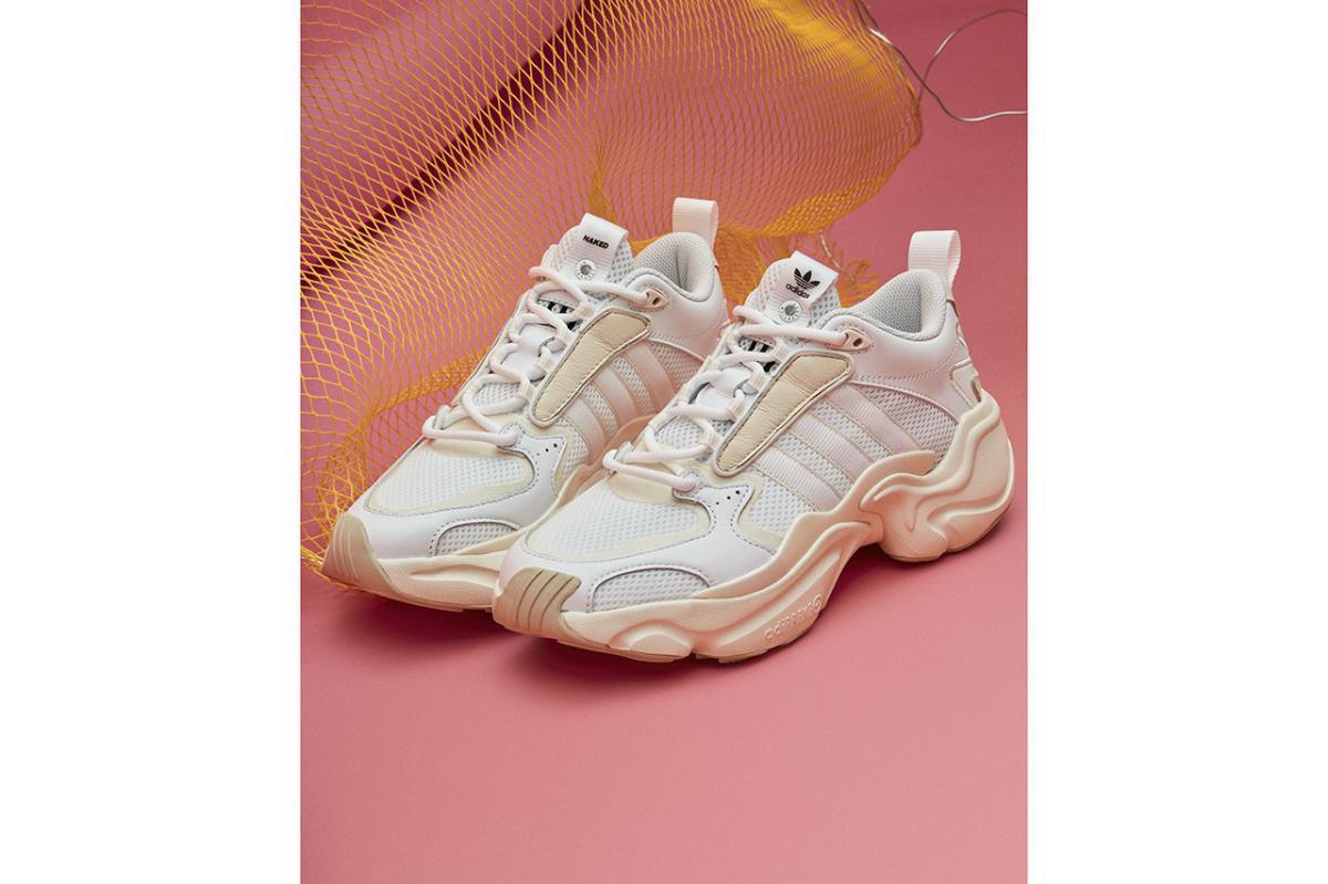 Premier regard sur NAKED x adidas Consortium Magmur Runner "White" et "F&F".