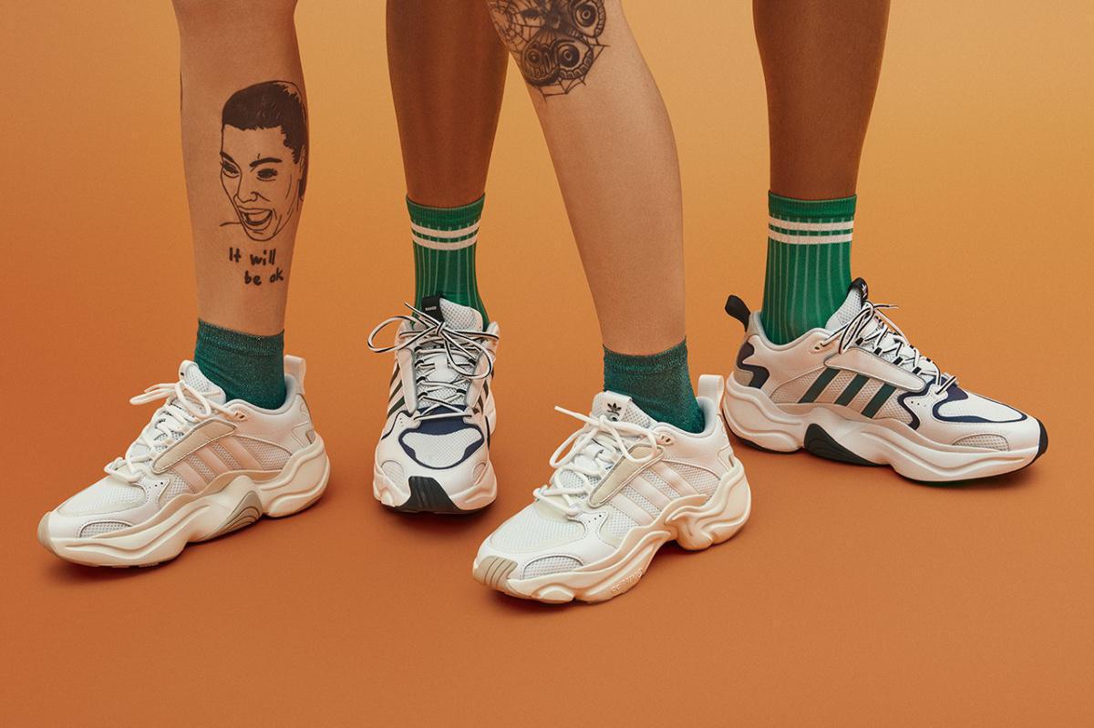 Premier regard sur NAKED x adidas Consortium Magmur Runner "White" et "F&F".