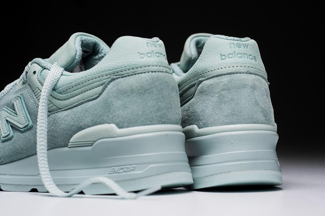 La New Balance 997 se refait une cure de rajeunissement à la menthe