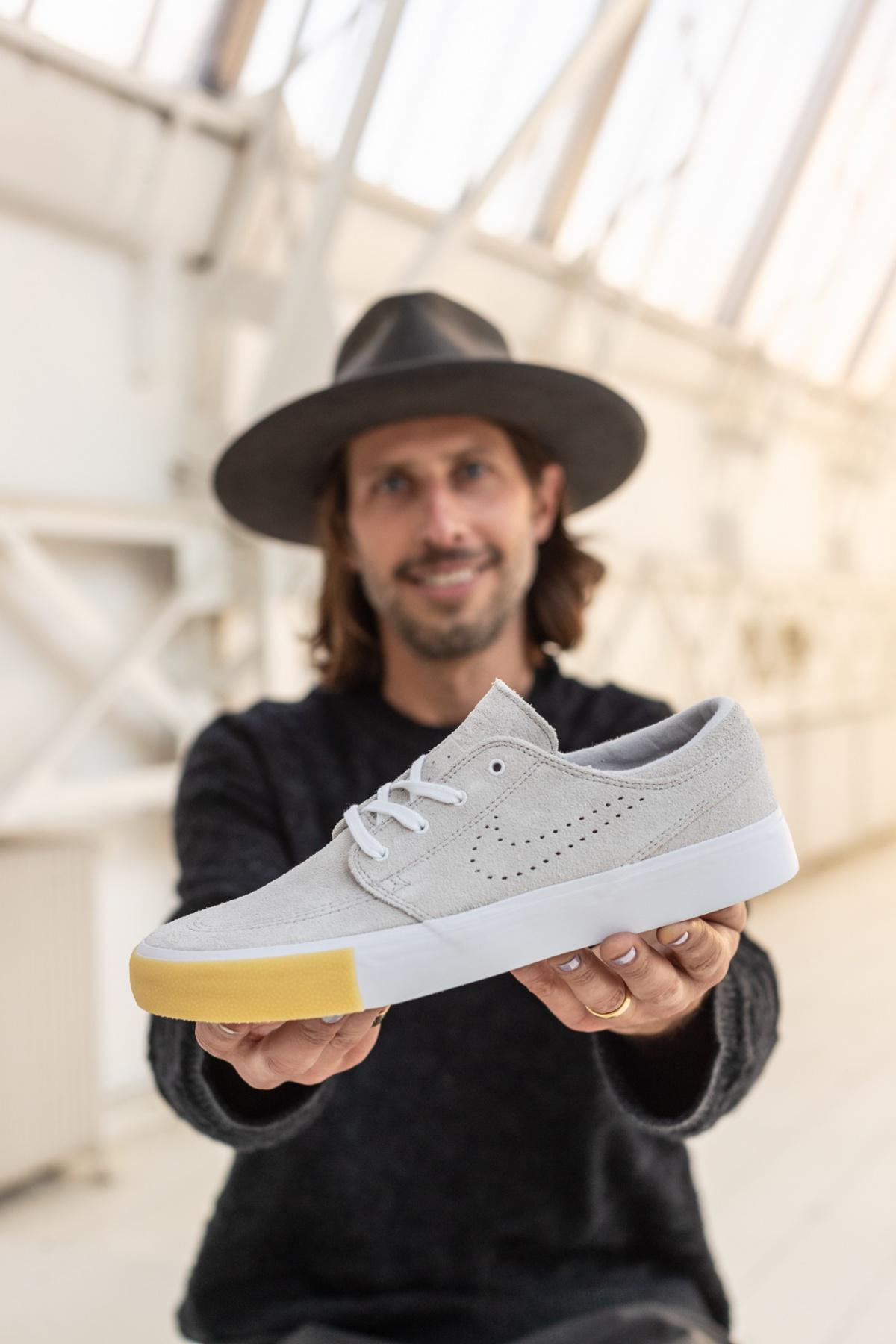 Nike Expose Une Zoom Janoski Géante Dans Paris Pour Fêter Les 10 Ans De La Sneaker