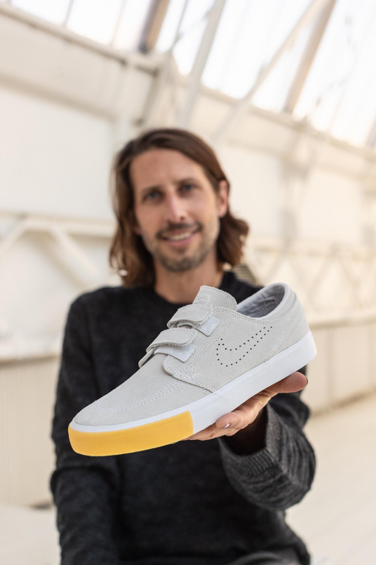 Nike Expose Une Zoom Janoski Géante Dans Paris Pour Fêter Les 10 Ans De La Sneaker