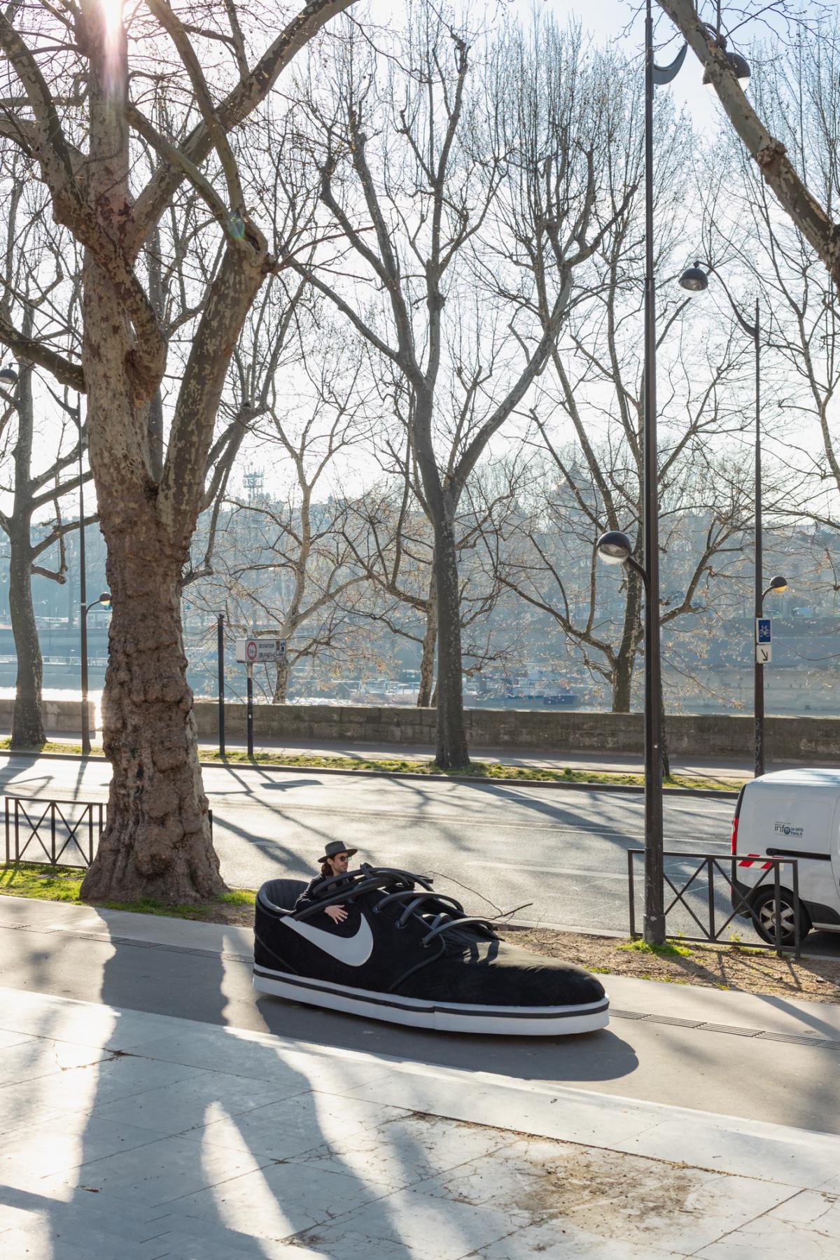 Nike Expose Une Zoom Janoski Géante Dans Paris Pour Fêter Les 10 Ans De La Sneaker