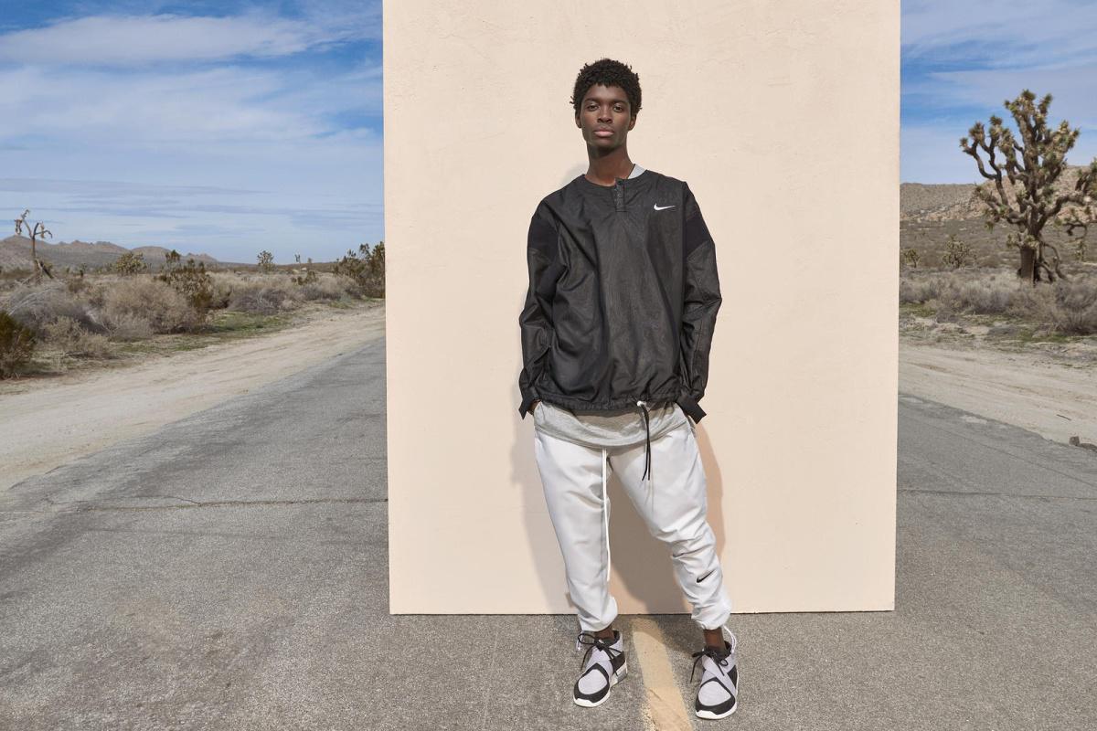 Nike et Fear of God dévoilent une nouvelle sneaker accompagnée d'une collection textile