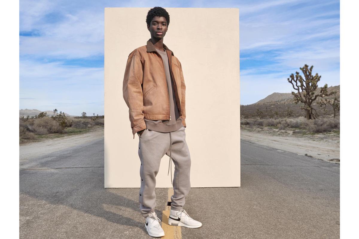 Nike et Fear of God dévoilent une nouvelle sneaker accompagnée d'une collection textile