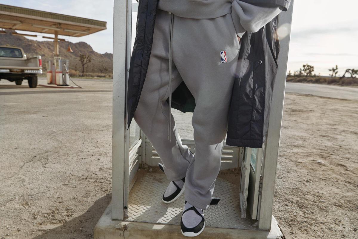 Nike et Fear of God dévoilent une nouvelle sneaker accompagnée d'une collection textile