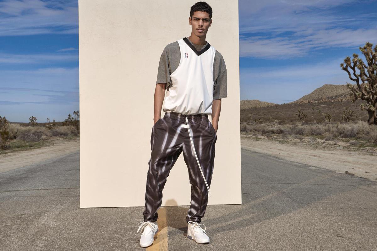 Nike et Fear of God dévoilent une nouvelle sneaker accompagnée d'une collection textile