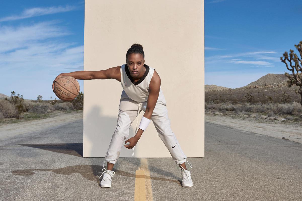 Nike et Fear of God dévoilent une nouvelle sneaker accompagnée d'une collection textile