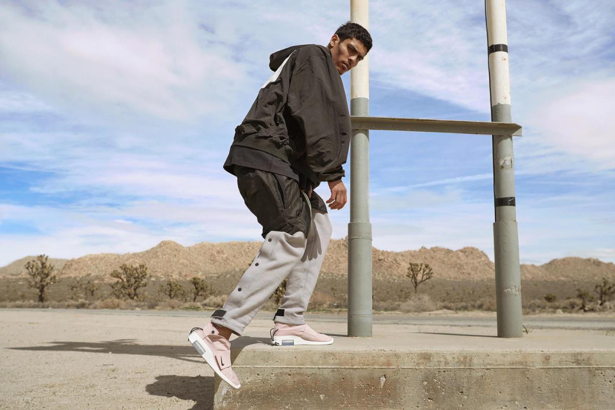 Nike et Fear of God dévoilent une nouvelle sneaker accompagnée d'une collection textile
