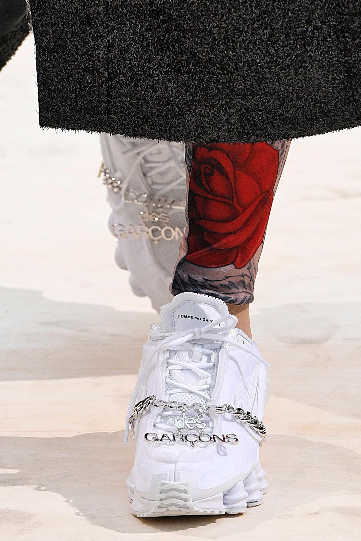 Les COMME des GARÇONS x Nike Shox TL sortent en exclusivité au Japon