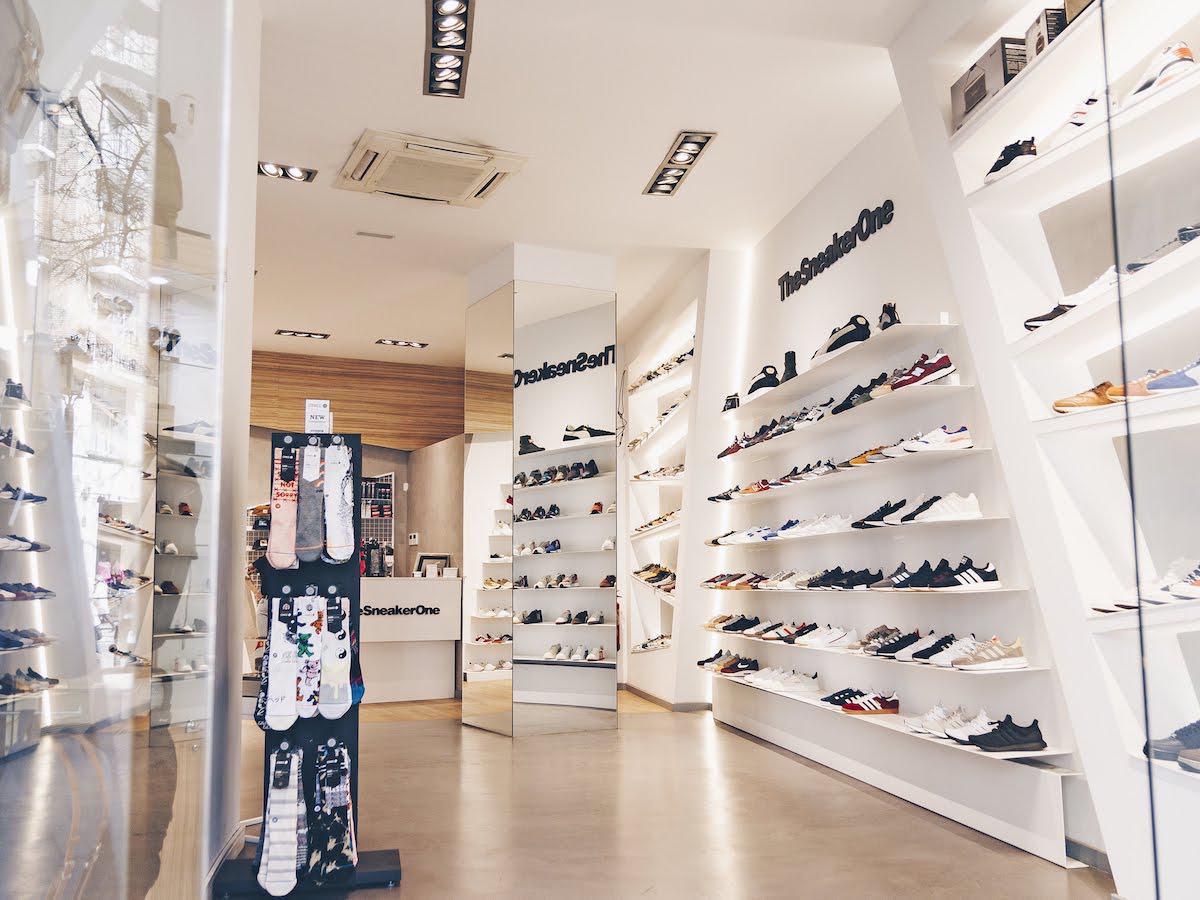 THE SNEAKERS ONE THE SNEAKERS ONE