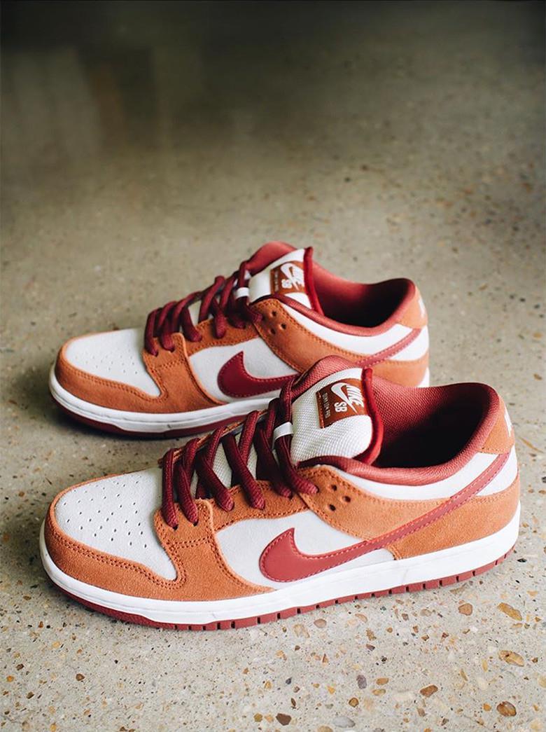 Nike SB Dunk Low SB apparaît dans les tons de roux et de cèdre Nike SB Dunk Low SB apparaît dans les tons de roux et de cèdre