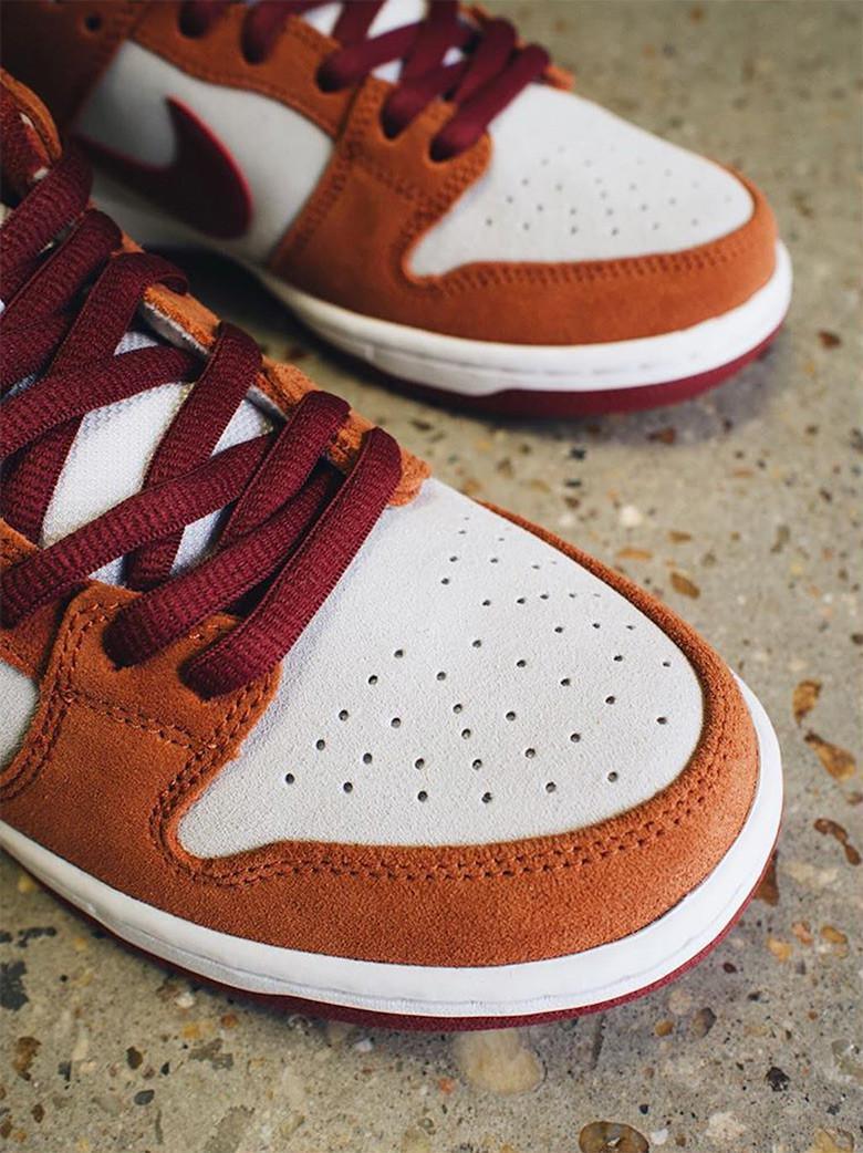 Nike SB Dunk Low SB apparaît dans les tons de roux et de cèdre