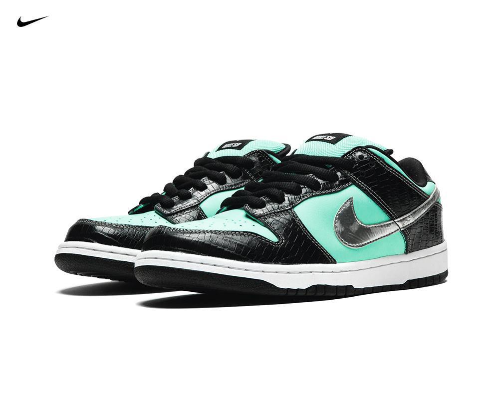 NIKE SB Dunk Low x Diamond Supply Co. Tiffany NIKE SB Dunk Low x Diamond Supply Co. Tiffany