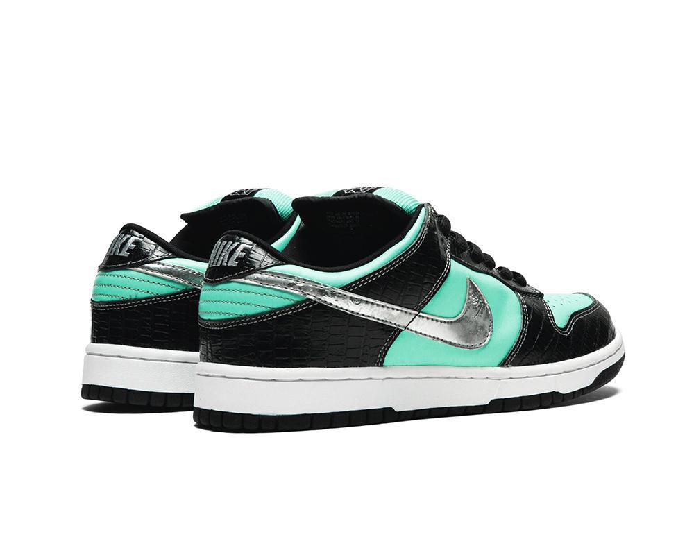 NIKE SB Dunk Low x Diamond Supply Co. Tiffany NIKE SB Dunk Low x Diamond Supply Co. Tiffany
