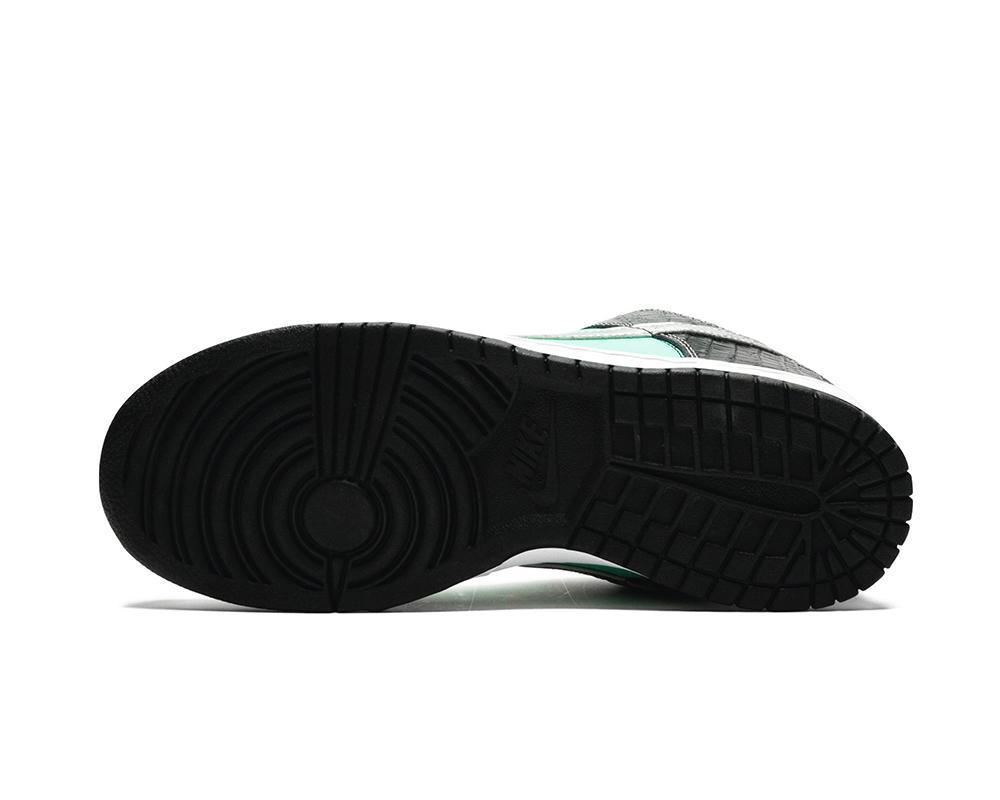 NIKE SB Dunk Low x Diamond Supply Co. Tiffany NIKE SB Dunk Low x Diamond Supply Co. Tiffany