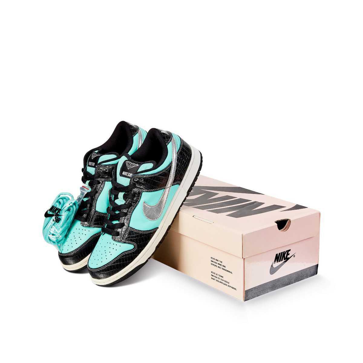 NIKE SB Dunk Low x Diamond Supply Co. Tiffany NIKE SB Dunk Low x Diamond Supply Co. Tiffany