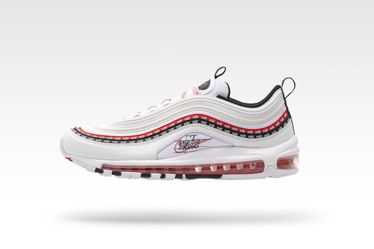 Nike célèbre l'évolution de la Swoosh avec de nouveaux packs de baskets Nike célèbre l'évolution de la Swoosh avec de nouveaux packs de baskets