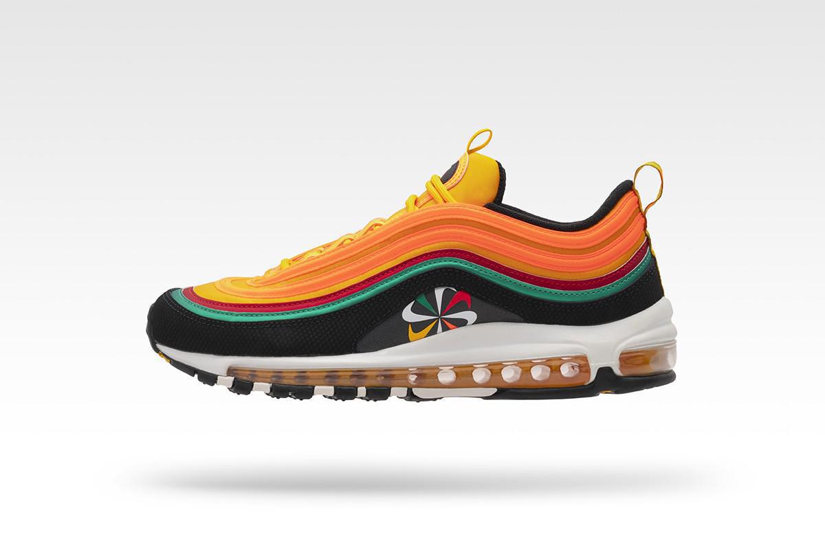 Nike célèbre l'évolution de la Swoosh avec de nouveaux packs de baskets Nike célèbre l'évolution de la Swoosh avec de nouveaux packs de baskets