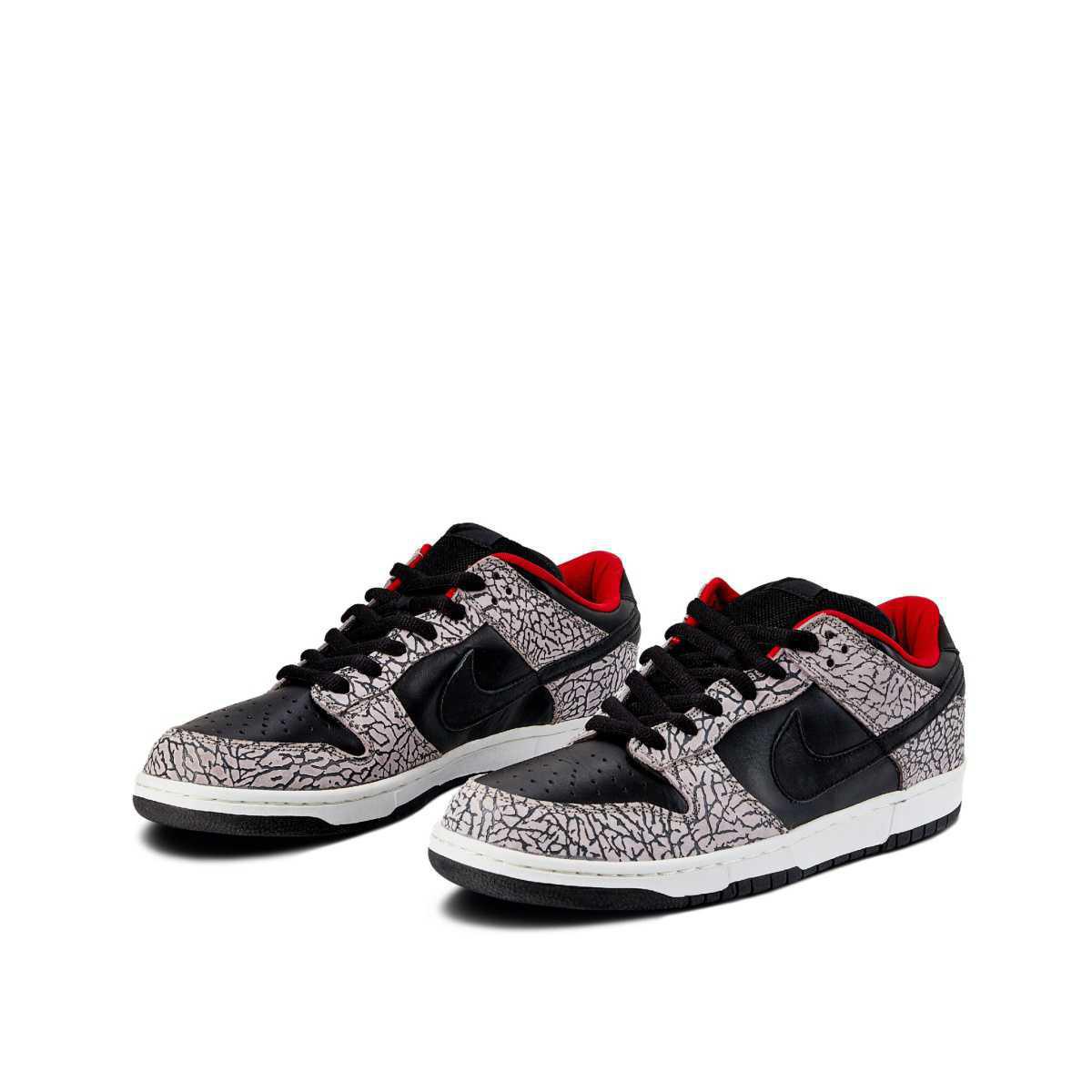 NIKE SB Dunk Low x Supreme Black Cement NIKE SB Dunk Low x Supreme Black Cement