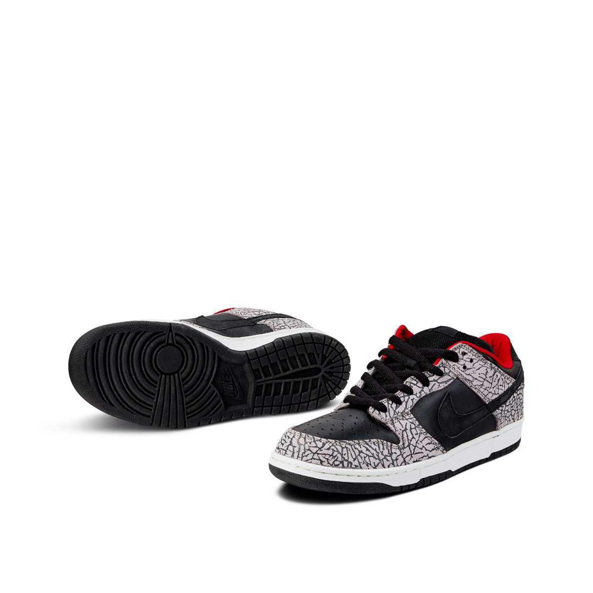 NIKE SB Dunk Low x Supreme Black Cement NIKE SB Dunk Low x Supreme Black Cement