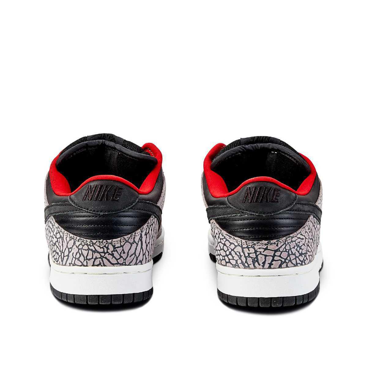 NIKE SB Dunk Low x Supreme Black Cement NIKE SB Dunk Low x Supreme Black Cement