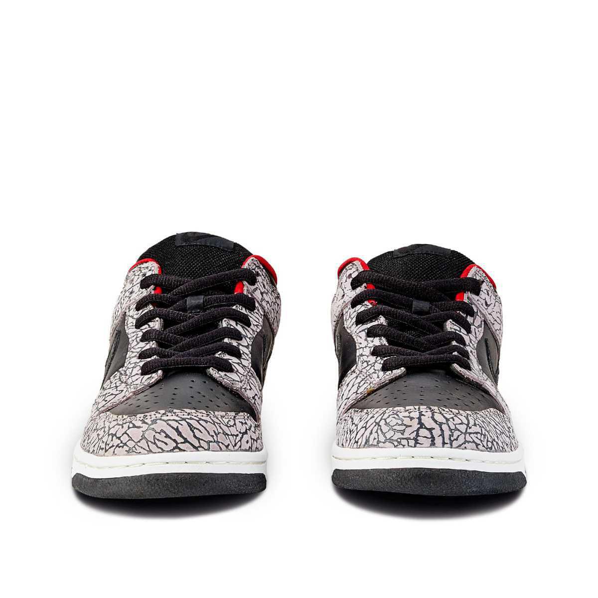 NIKE SB Dunk Low x Supreme Black Cement NIKE SB Dunk Low x Supreme Black Cement