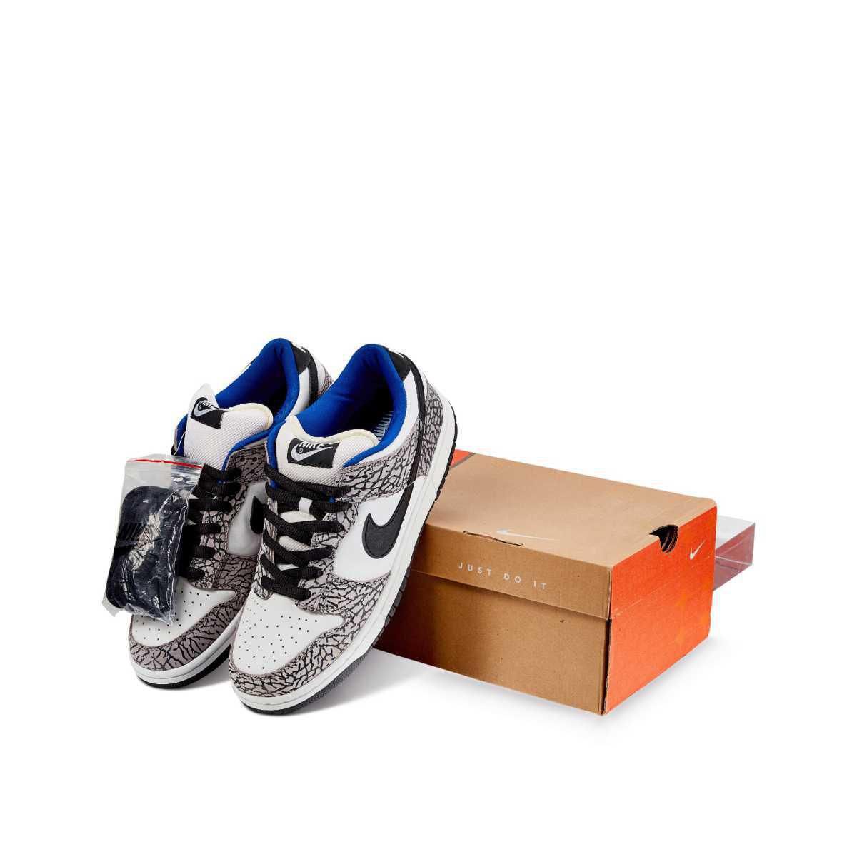 NIKE SB Dunk Low x Supreme White Cement NIKE SB Dunk Low x Supreme White Cement