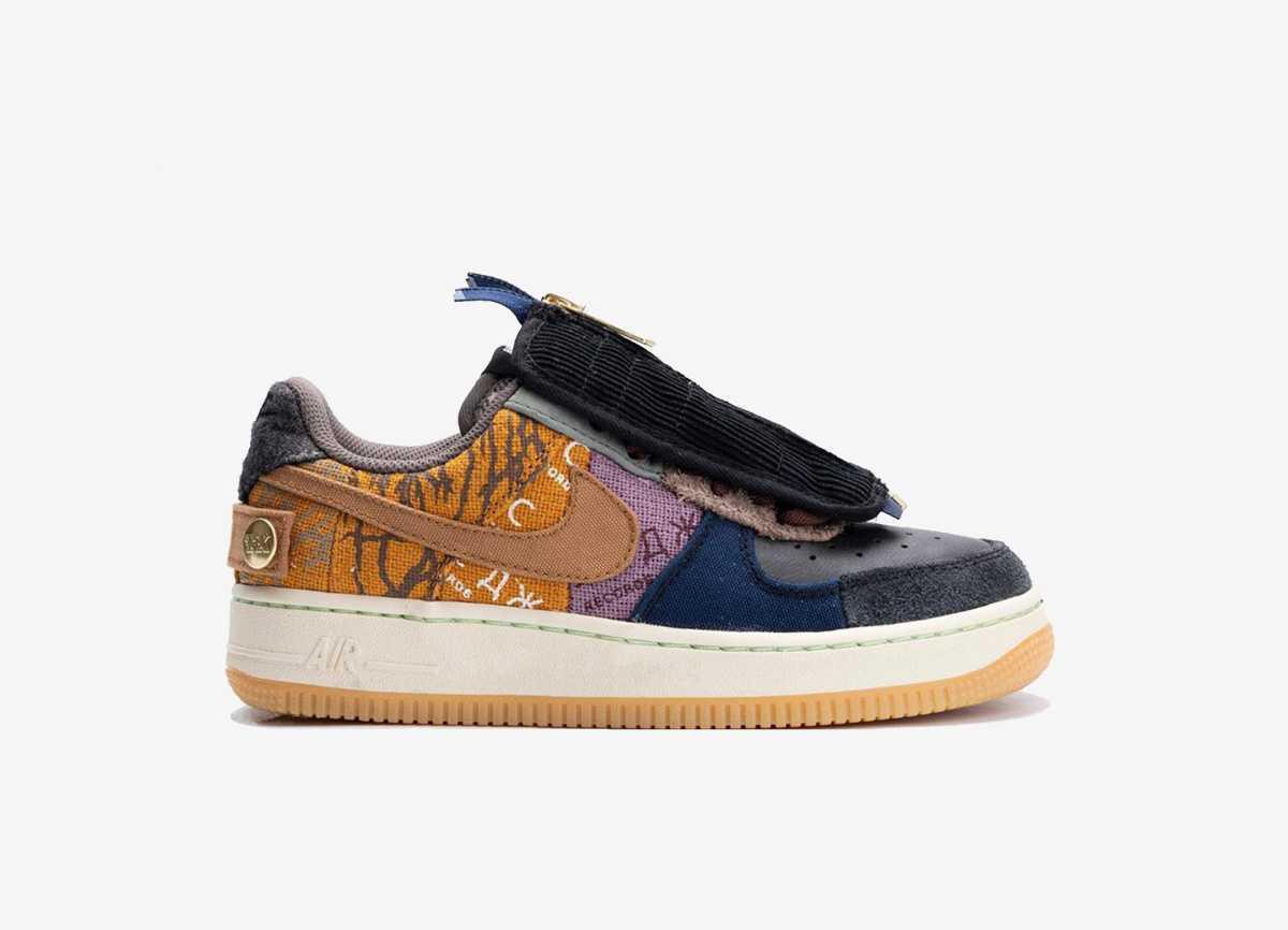 Regard détaillé sur la Travis Scott x Nike Air Force 1 Low "Cactus Jack" Regard détaillé sur la Travis Scott x Nike Air Force 1 Low "Cactus Jack"