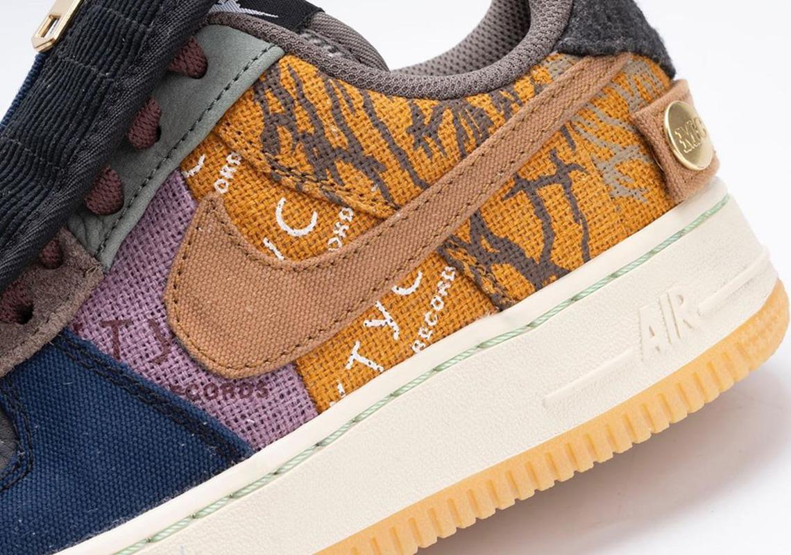 Regard détaillé sur la Travis Scott x Nike Air Force 1 Low "Cactus Jack" Regard détaillé sur la Travis Scott x Nike Air Force 1 Low "Cactus Jack"