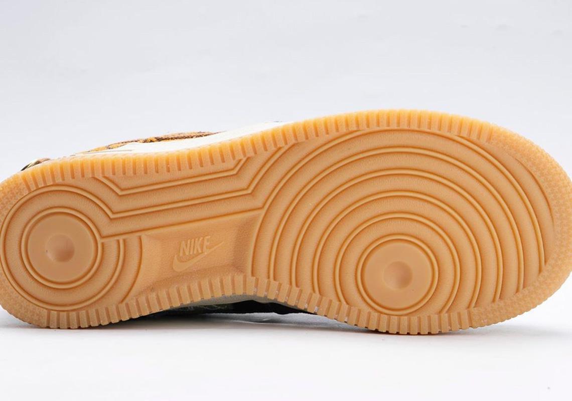 Regard détaillé sur la Travis Scott x Nike Air Force 1 Low "Cactus Jack" Regard détaillé sur la Travis Scott x Nike Air Force 1 Low "Cactus Jack"