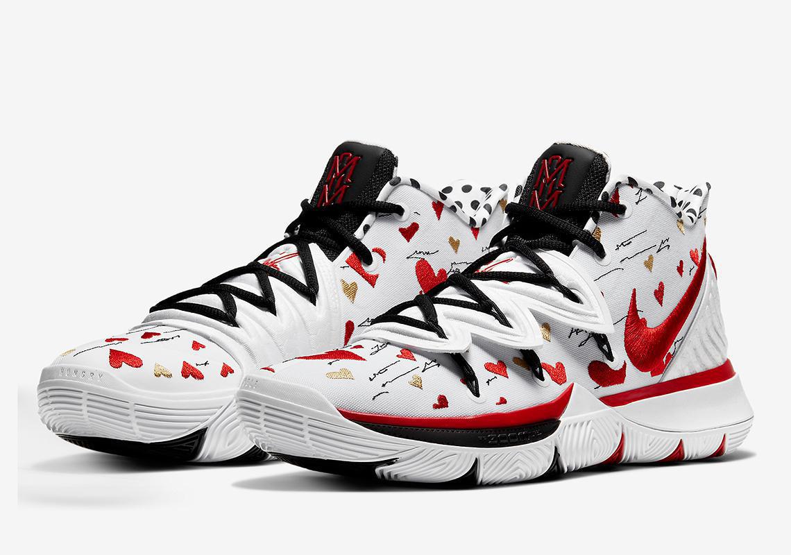 Sneaker Room et Kyrie Irving offrent un hommage émouvant aux mères avec la Nike Kyrie 5 "I Love You Mom".