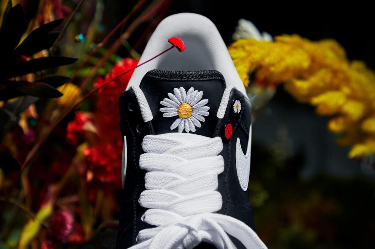 Coup d'oeil officiel sur la PEACEMINUSONE x Nike Air Force 1 "Para-Noise" de G-Dragon.