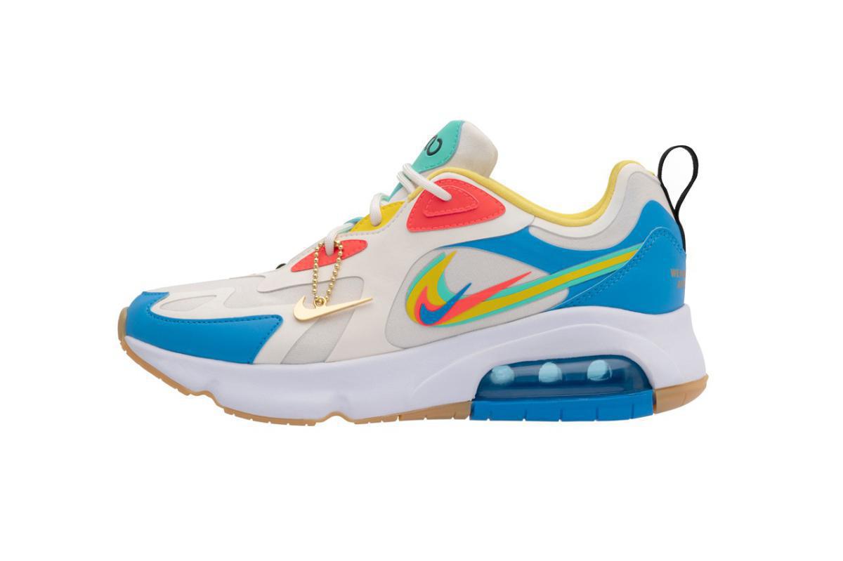 Nike présente le deuxième lot de baskets "Evolution of the Swoosh". Nike présente le deuxième lot de baskets "Evolution of the Swoosh".