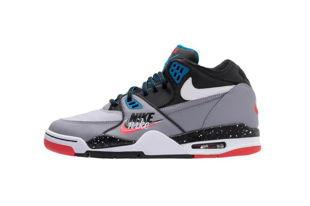 Nike présente le deuxième lot de baskets "Evolution of the Swoosh". Nike présente le deuxième lot de baskets "Evolution of the Swoosh".