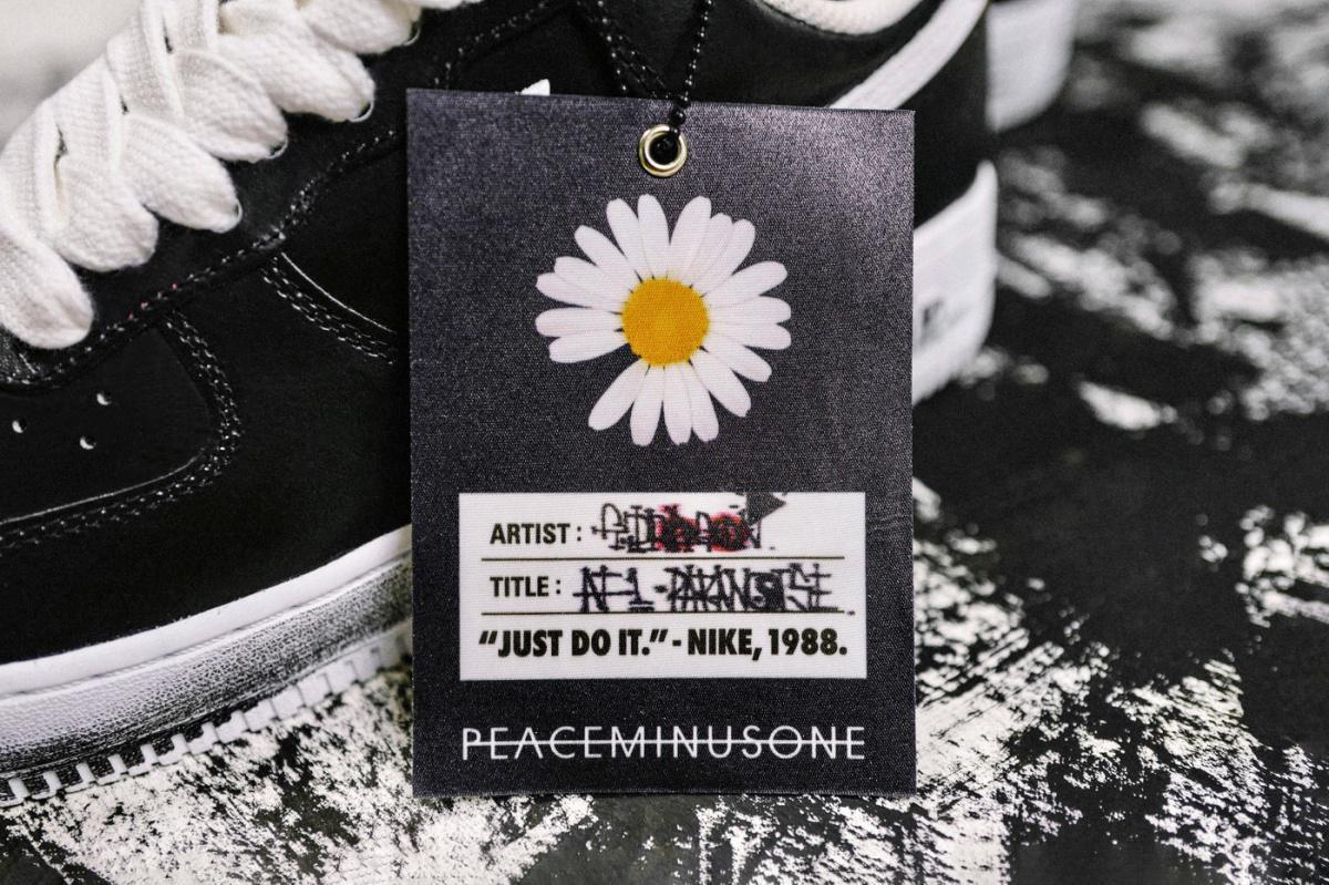 Regardons de plus près la G-Dragon PEACEMINUSONE x Nike Air Force 1 "Para-Noise".