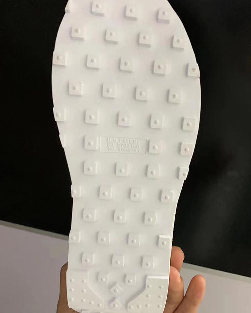 Encore une autre sacai x Nike LDWaffle a fait surface en ligne