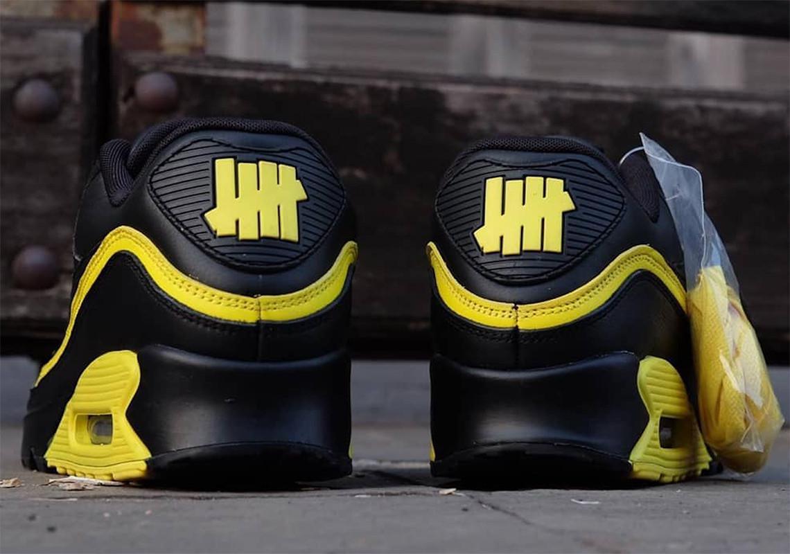 UNDEFEATED x Nike Air Max 90 "Optic Yellow" Set