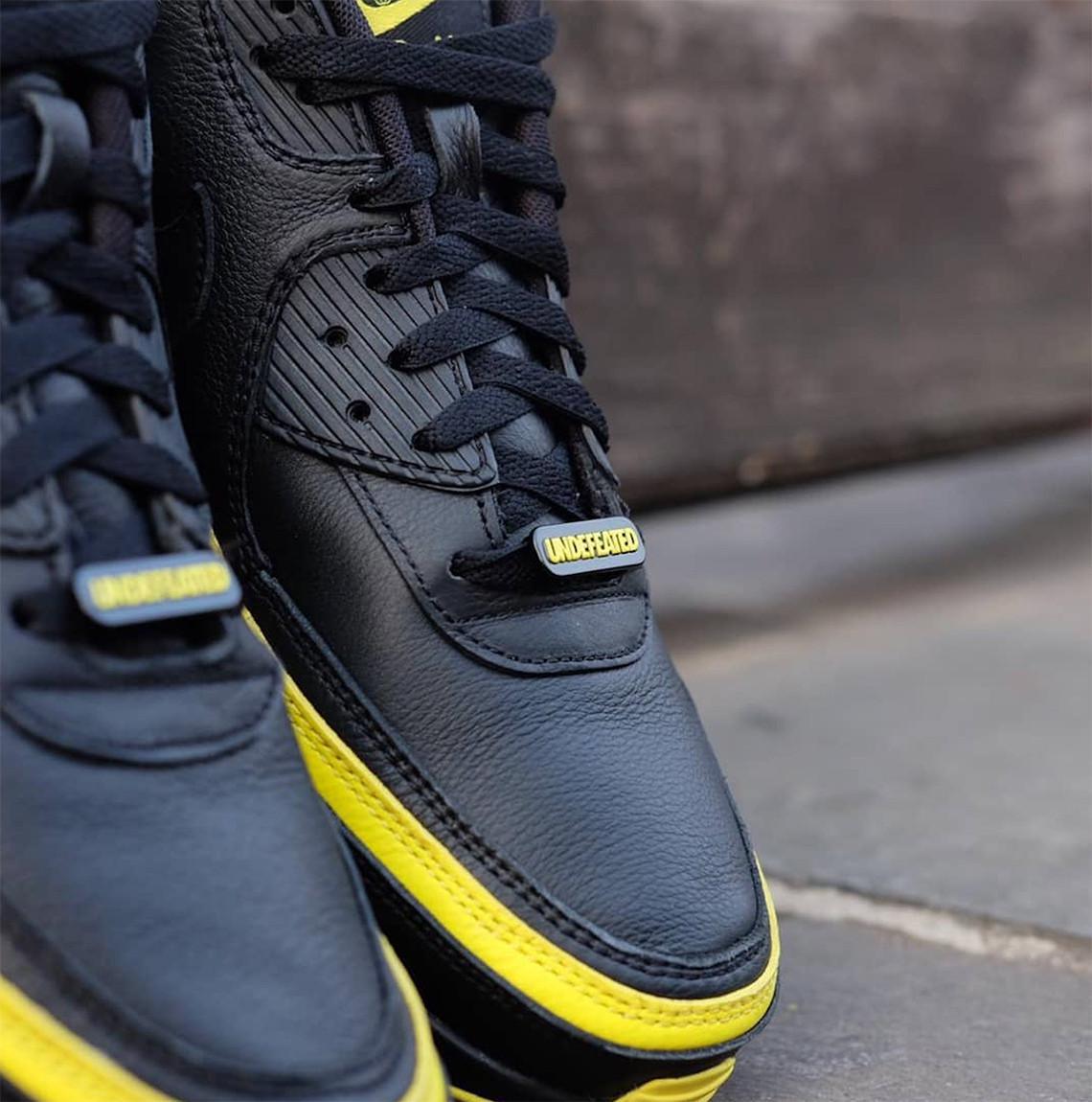 UNDEFEATED x Nike Air Max 90 "Optic Yellow" Set