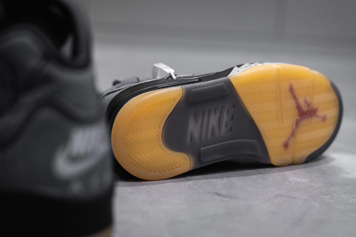 Regardez de plus près la Off-White™ x Air Jordan 5 Regardez de plus près la Off-White™ x Air Jordan 5